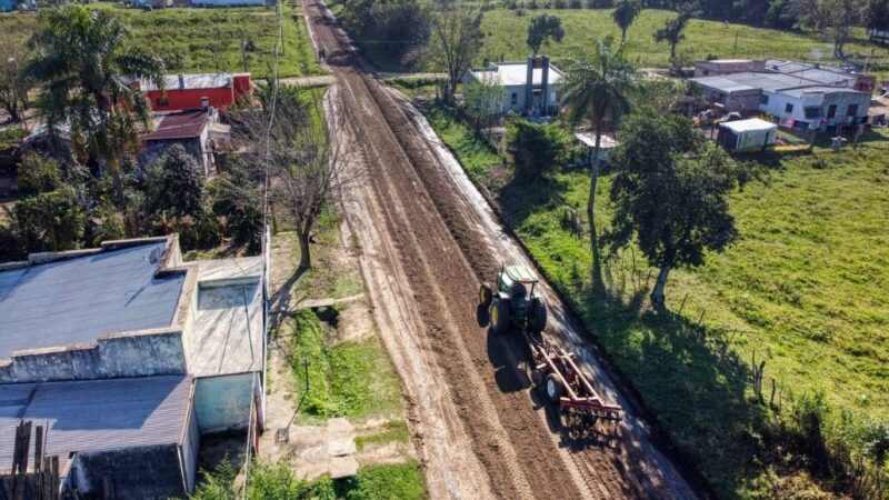 Romang: sigue el mantenimiento de calles de tierra en los barrios