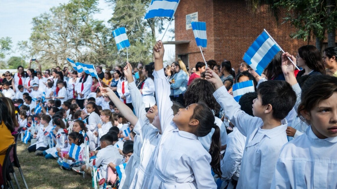 Estudiantes santafesinos recorren los Caminos de Belgrano para celebrar el Día de la Bandera