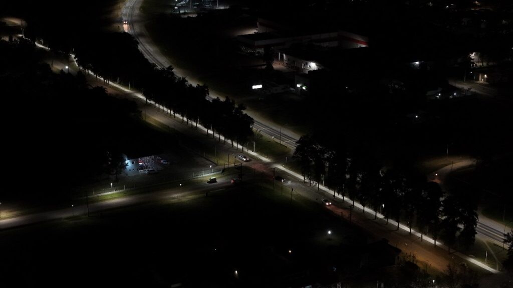 Avellaneda: pusieron luminarias led en la bicisenda de Calle 322. Mirá como quedó el barrio