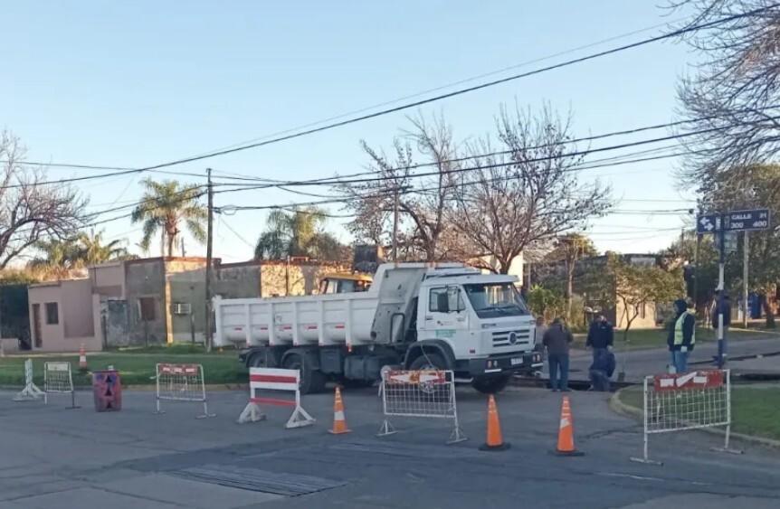 Avellaneda: por bacheo, cortaron el tránsito en una esquina muy transitada