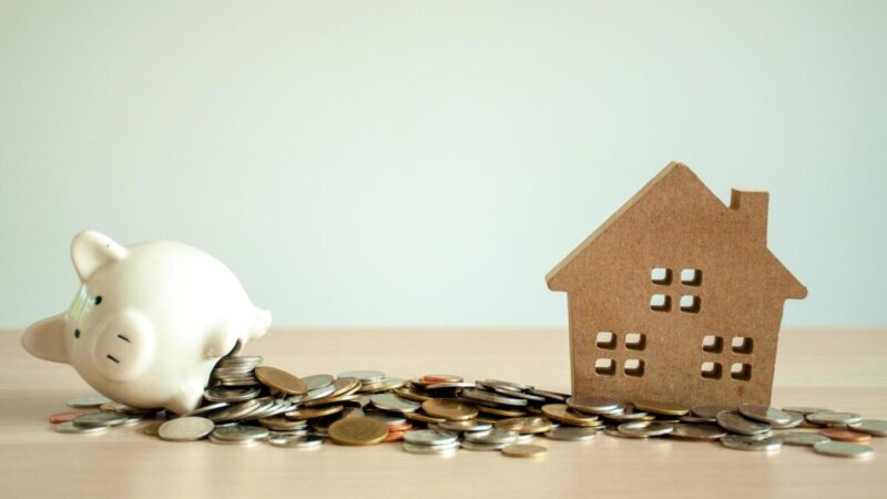 El 57% de los argentinos usa ahorros para gastos mensuales