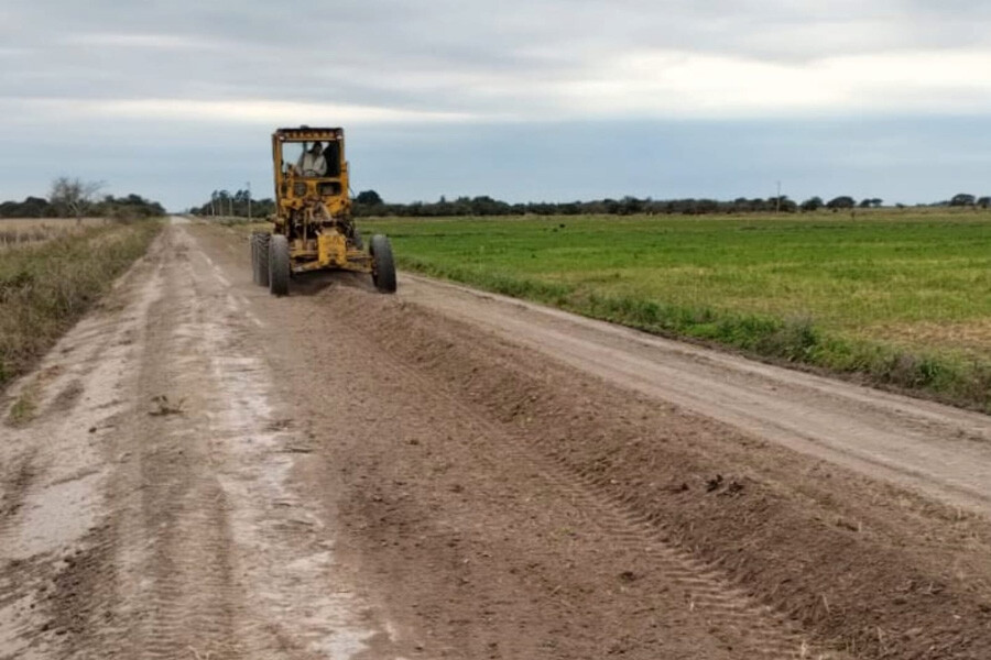 Los Laureles: el gobierno realiza mantenimiento de caminos rurales