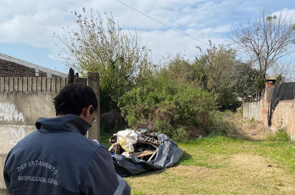 Reconquista: allanan y desmalezan un domicilio por falta de higiene