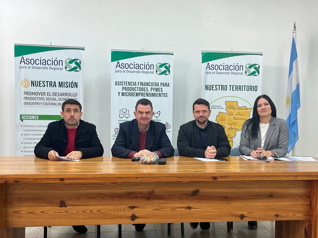 Presentación de líneas de crédito por 200 millones de pesos