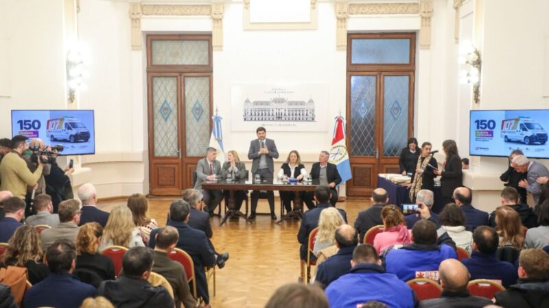 Pullaro: “Estamos haciendo la compra más grande de ambulancias de alta complejidad”