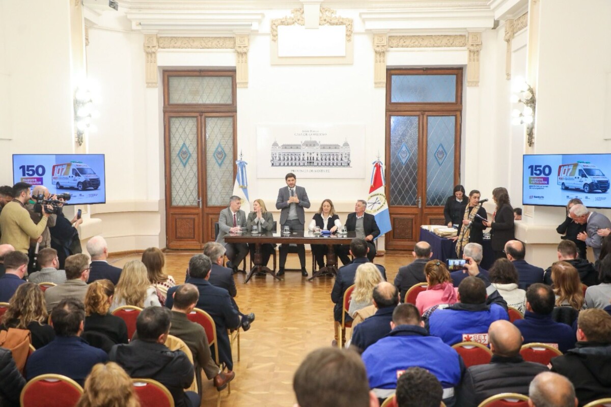 Pullaro: “Estamos haciendo la compra más grande de ambulancias de alta complejidad”