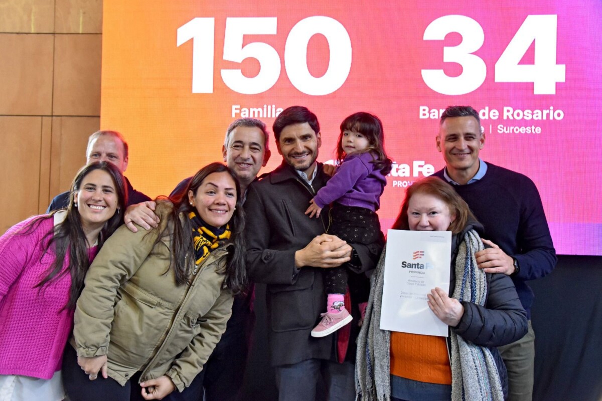 Pullaro: “contar con la escritura de la vivienda es un derecho familiar»