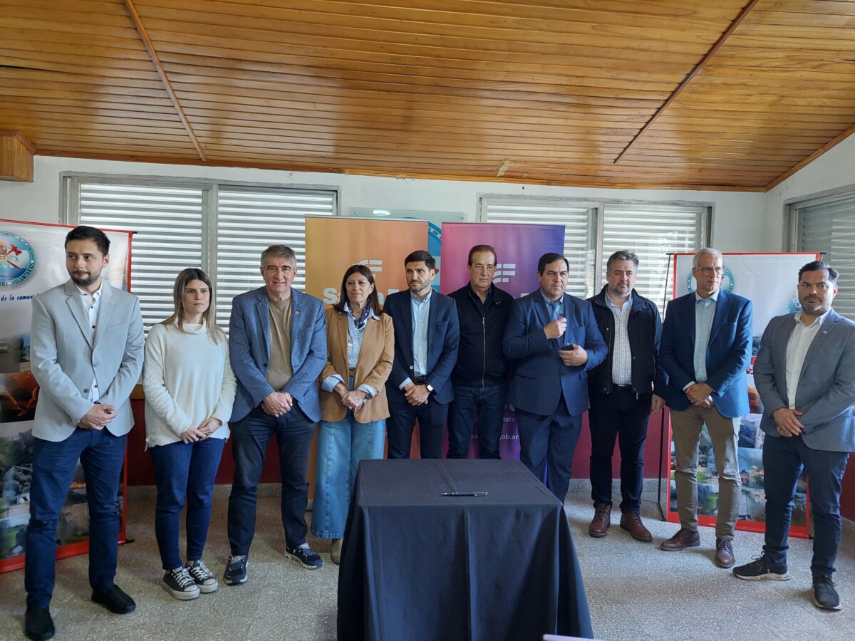 Pullaro entregó aportes a instituciones de Reconquista