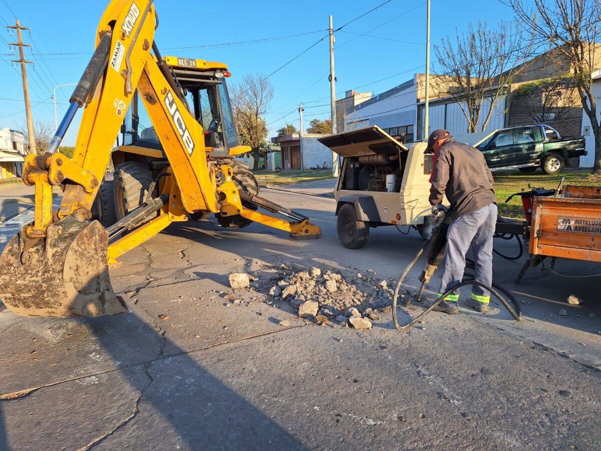 Avellaneda: Bacheo en Calle 21 causa interrupción del tránsito