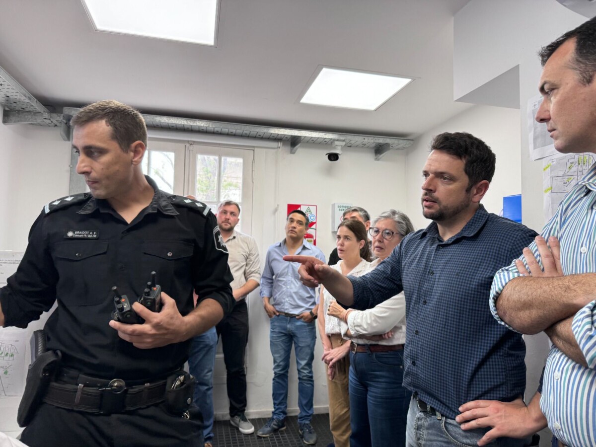 Avellaneda: visitaron el centro de operaciones del 911 para mejorar la seguridad