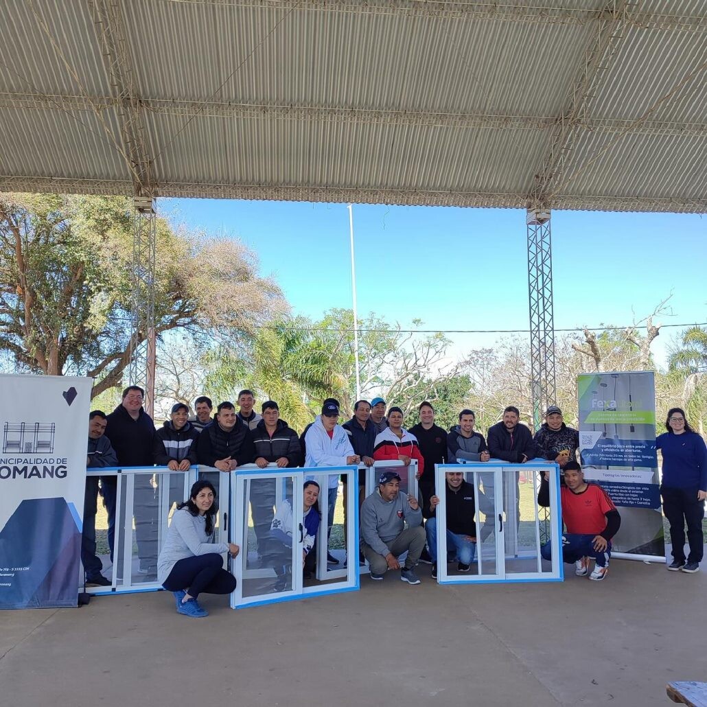 Romang capacita a jóvenes en carpintería de aluminio