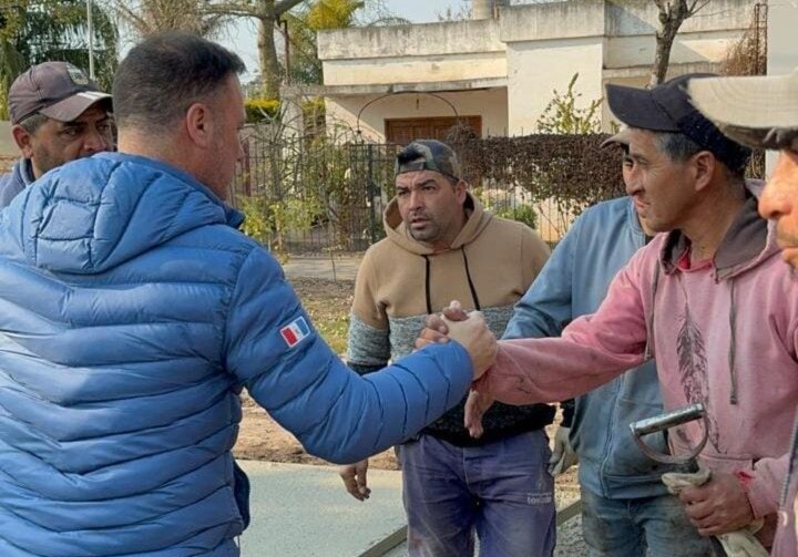 Avanzan el pavimento en Tostado con ayuda de la provincia