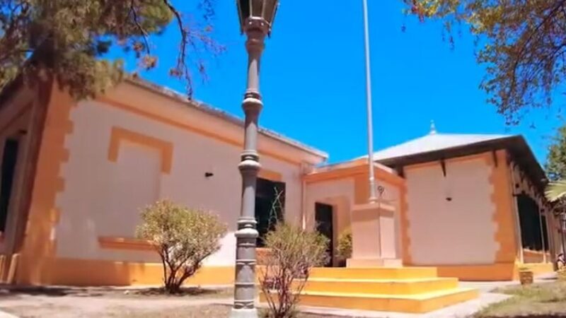Romang: acto oficial de homenaje a egresados de 1974 y 1999