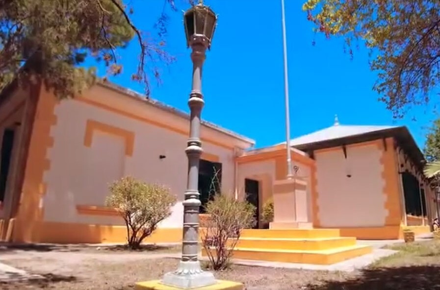 Romang: acto oficial de homenaje a egresados de 1974 y 1999