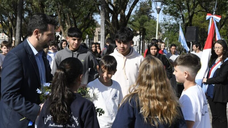 En la plaza central recordaron el natalicio de Nicolás Avellaneda