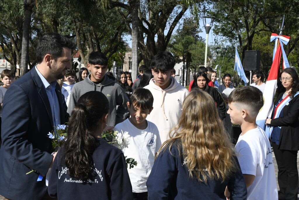En la plaza central recordaron el natalicio de Nicolás Avellaneda