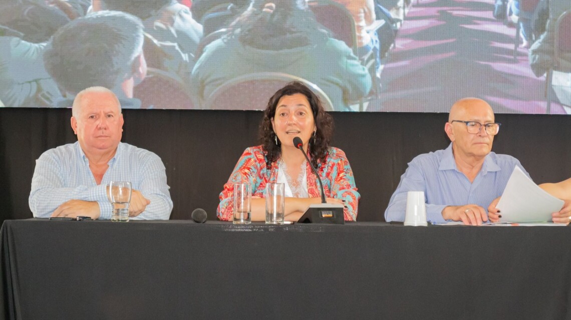 Maestros de 42 escuelas en el Congreso de Docentes Rurales de la Cuña Boscosa