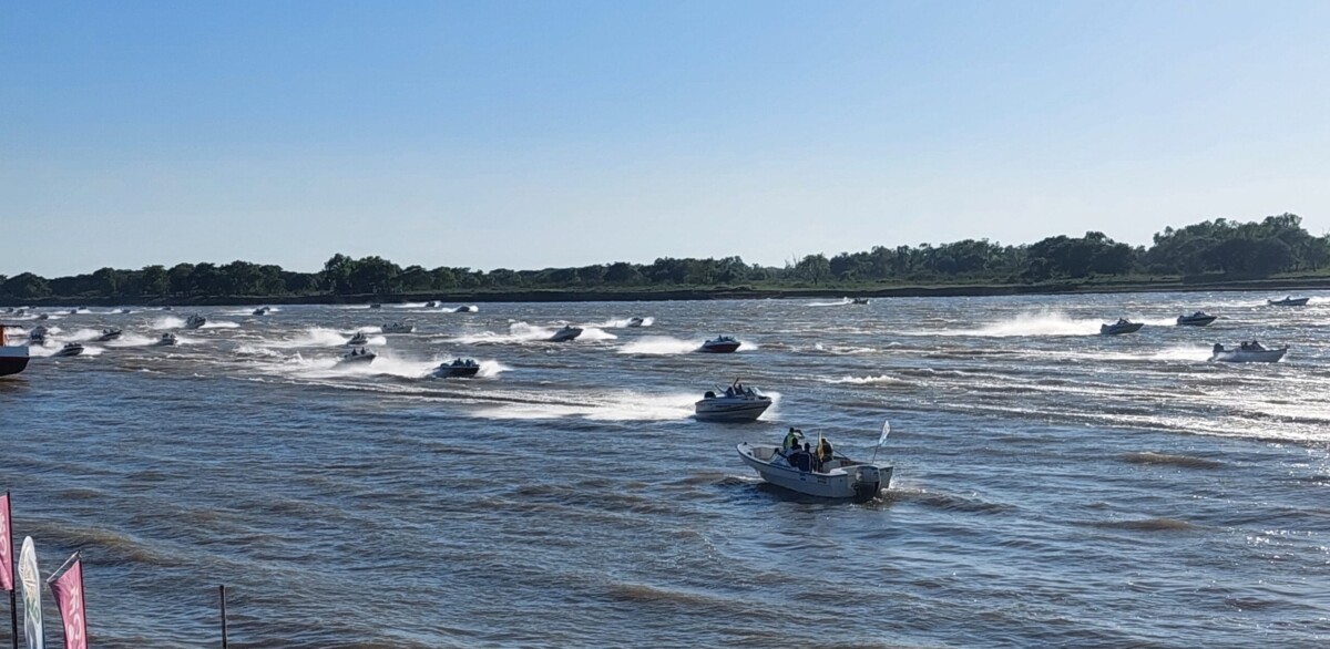 Con 401 embarcaciones, comenzó el Concurso de Pesca del Surubí. Miralo en DMH TV
