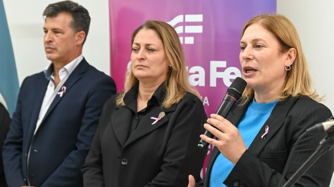 Octubre Rosa: Provincia refuerza la capacidad de diagnóstico con un mamógrafo en el Samco de Coronda