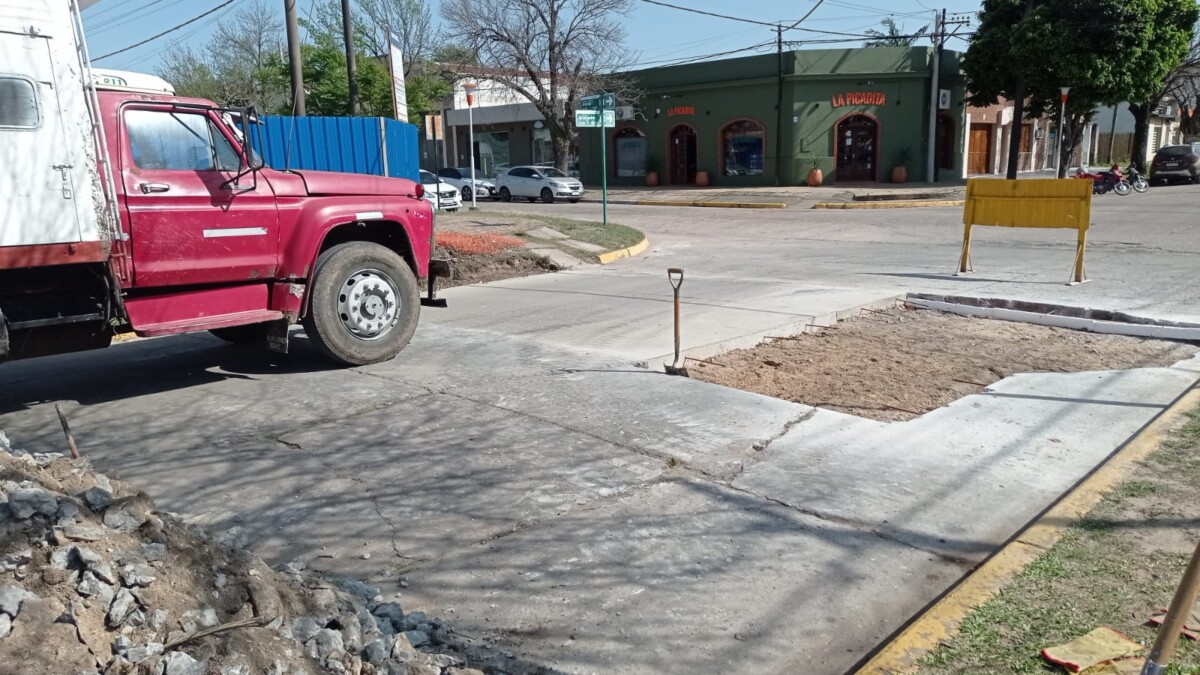 Continúan los trabajos de bacheo en calle 25 de Mayo de Reconquista