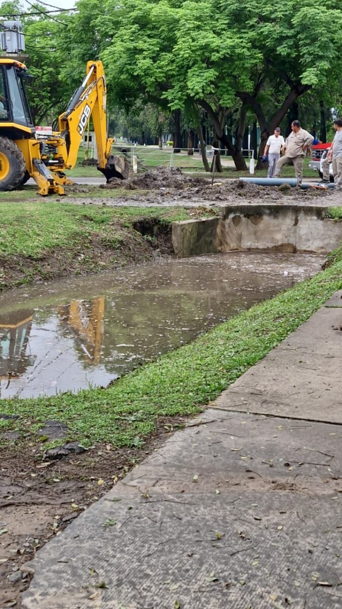 Cortes en Avellaneda por rotura de caño y anegamientos