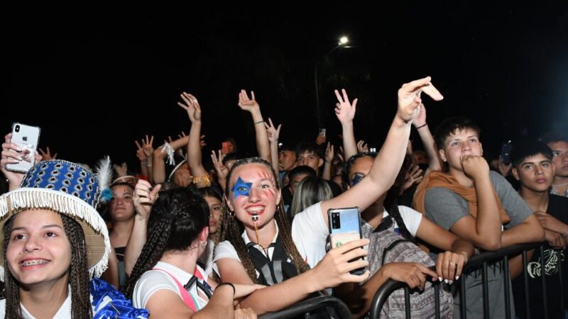 Avellaneda cierra la Estudiantina 2024 con música y desfile de murgas