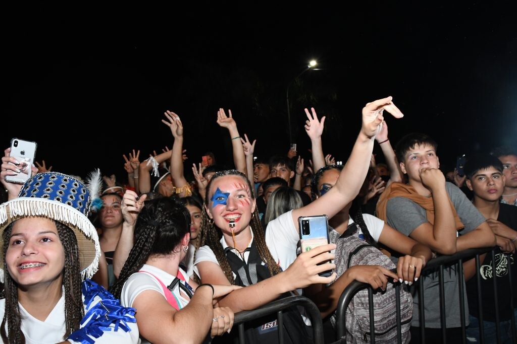 Avellaneda cierra la Estudiantina 2024 con música y desfile de murgas