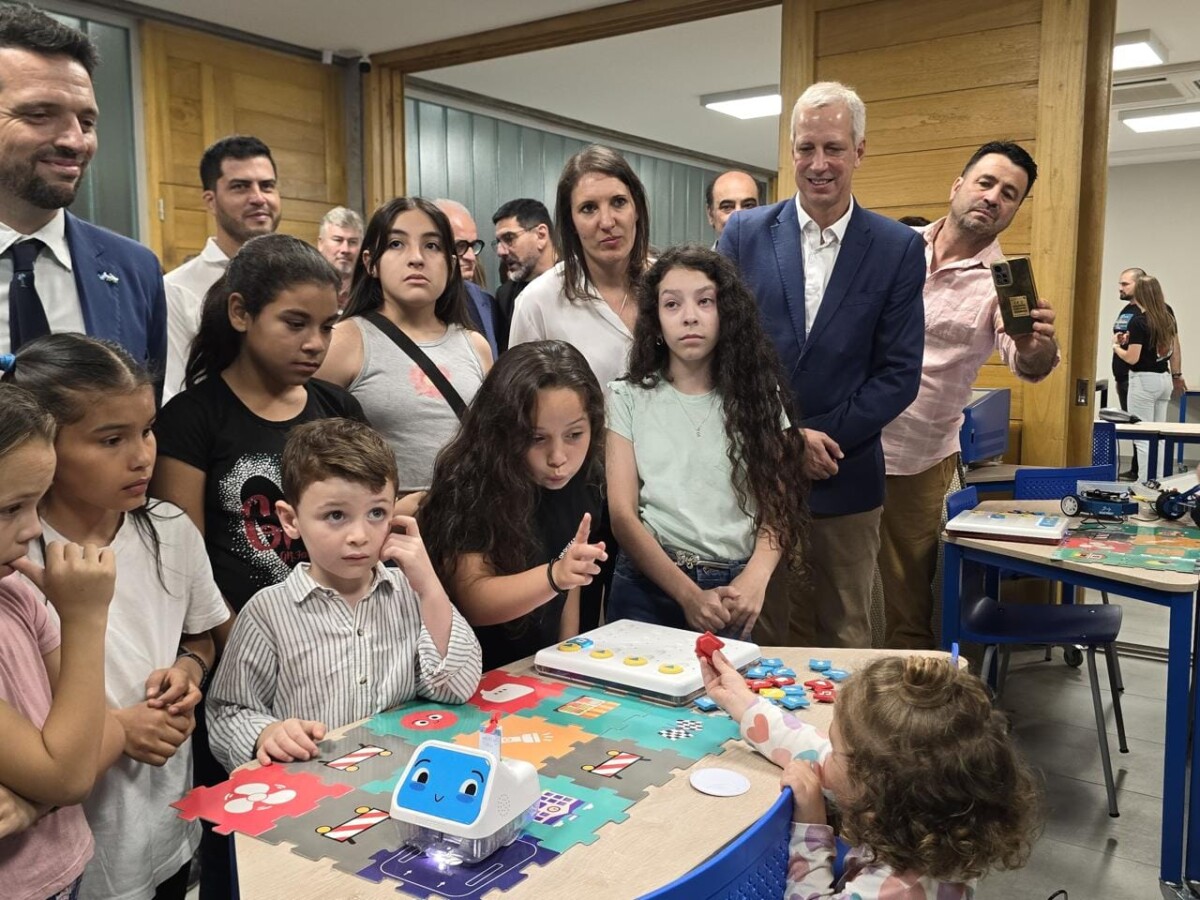 Dionisio Scarpin visitó el Centro de Innovación en Avellaneda