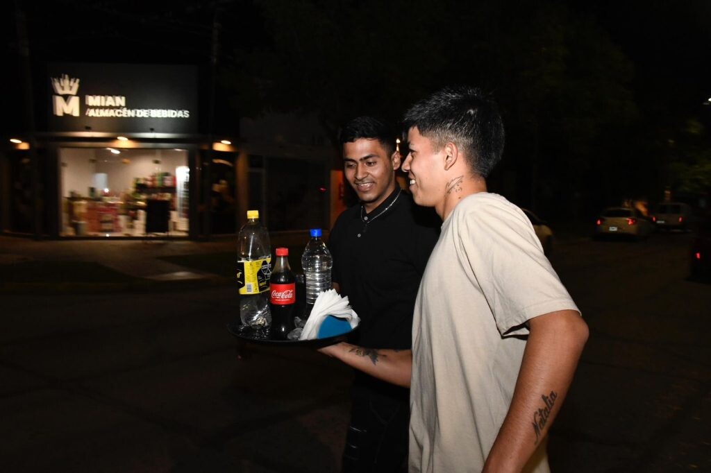 Finalizó el Curso de Mozos en Avellaneda con una Carrera en el Centro Comercial Abierto