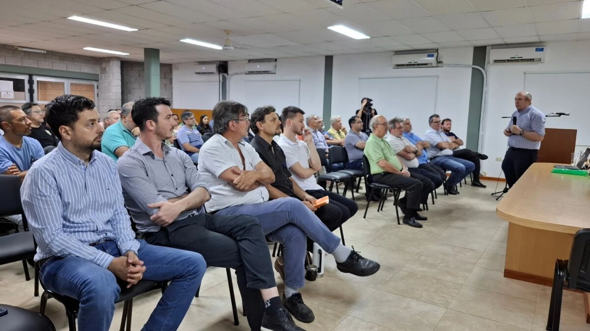 Peralta participó del conversatorio Bajos Submeridionales y arraigo