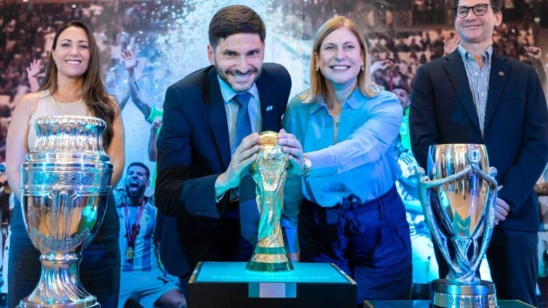En la Semana Invencible, las copas de la Selección se exhiben en la Casa de Gobierno