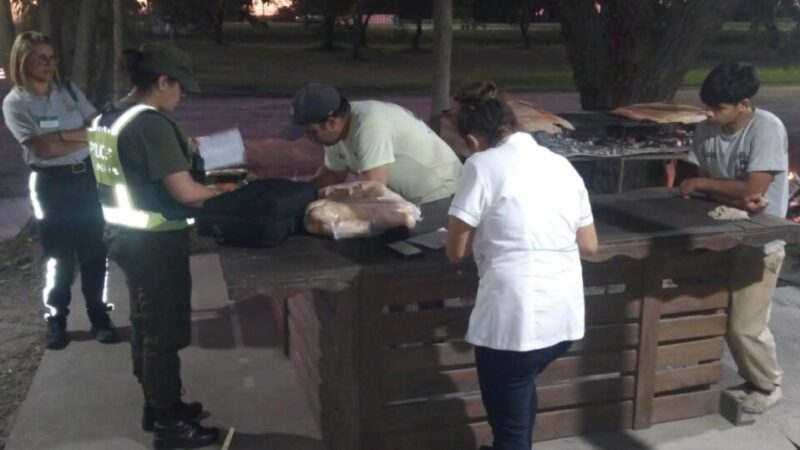 ASSAL asesora a dueños de parrilladas para garantizar seguridad alimentaria