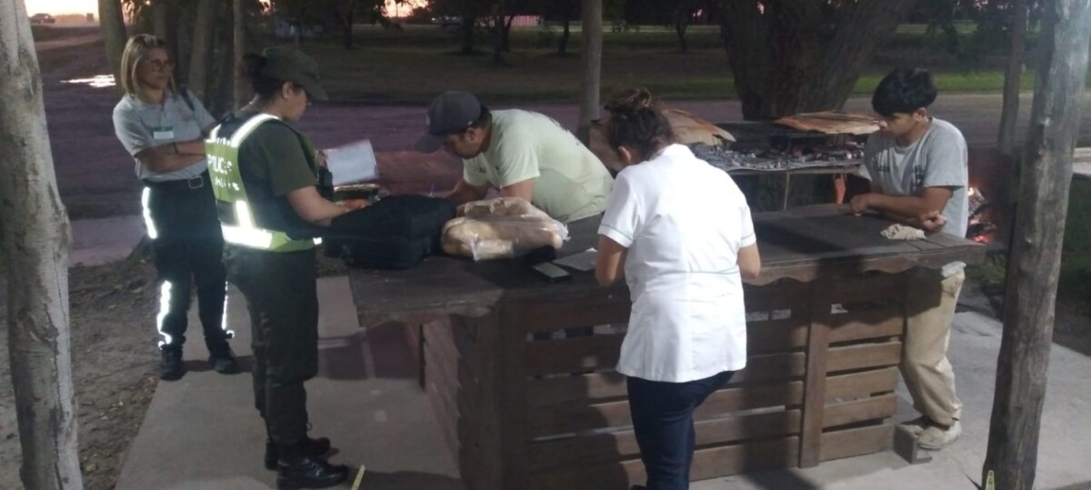 ASSAL asesora a dueños de parrilladas para garantizar seguridad alimentaria