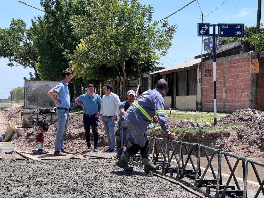 Avanza el pavimiento en Boulevard 302 de Avellaneda