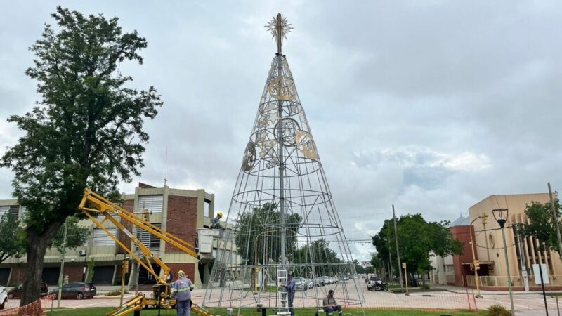 Avellaneda renueva su Árbol de Navidad con un mensaje familiar
