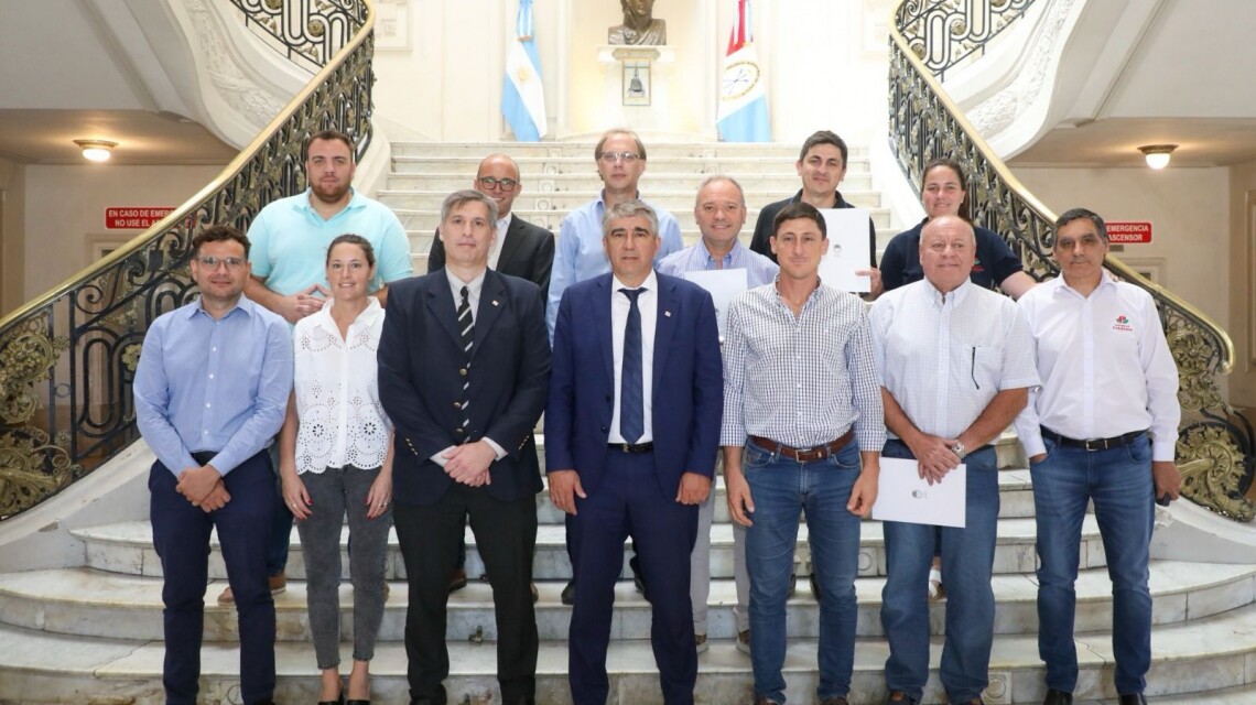 Provincia entregó más de $ 600 millones a municipios y comunas para equipamiento