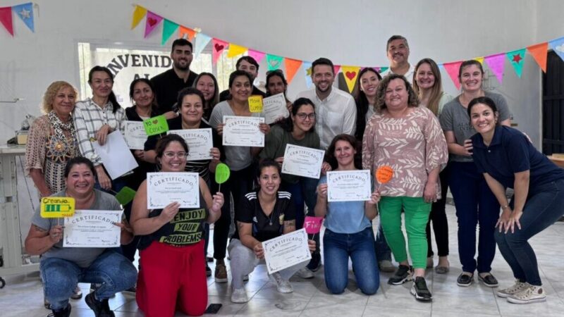 Avellaneda: finalizó con éxito el curso de Corte y Confección Industrial