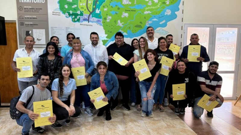 Avellaneda entregó microcréditos a 18 emprendedores