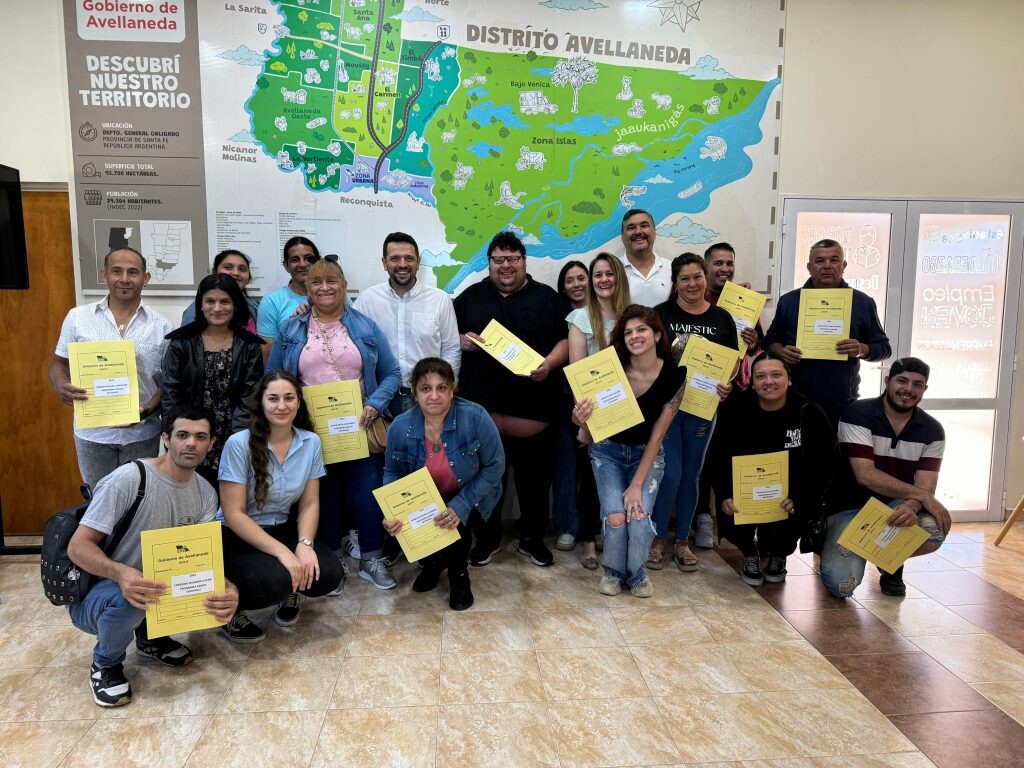 Avellaneda entregó microcréditos a 18 emprendedores