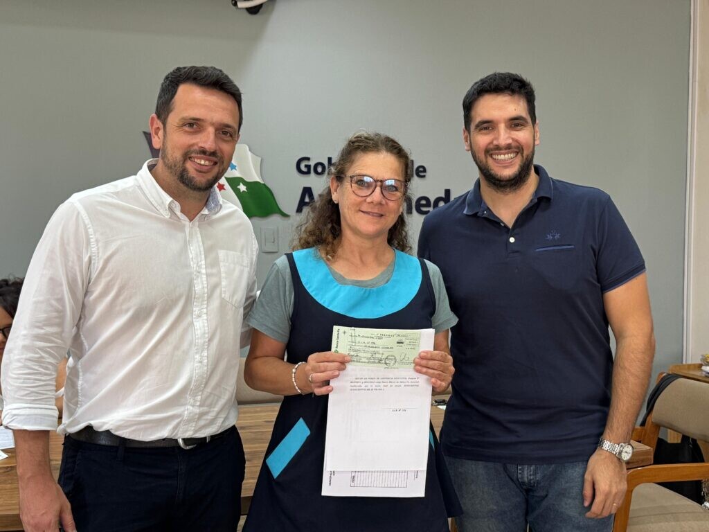 Avellaneda entregó más de $21 millones a escuelas para infraestructura educativa