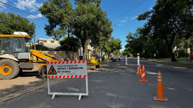 Avellaneda realiza trabajos de bacheo en Calle 13 y Av. Circunvalación