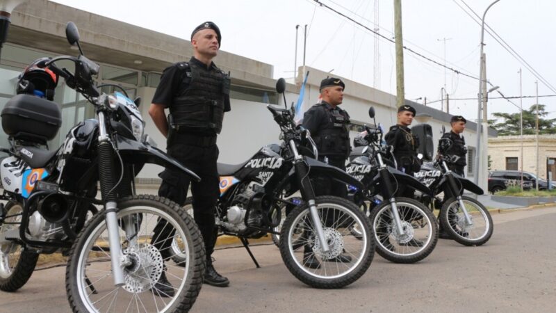 Provincia entregó 16 motos a departamentos Constitución, General López y San Lorenzo