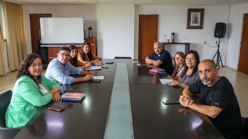 El ministro de Educación y los gremios docentes mantuvieron una reunión de trabajo