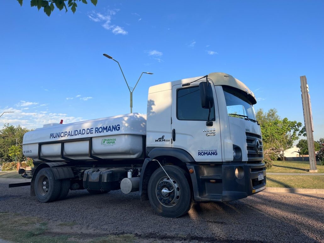 Romang incorporó un nuevo camión regador a su parque automotor