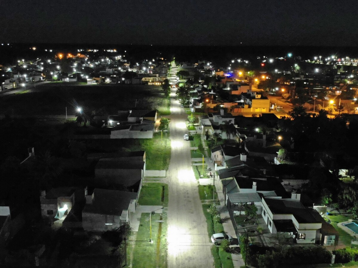 Inauguran nueva obra de alumbrado público en calle Salta