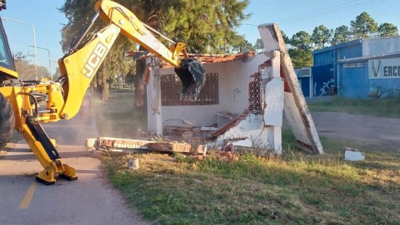 Reconquista avanza con la renovación de garitas de transporte público