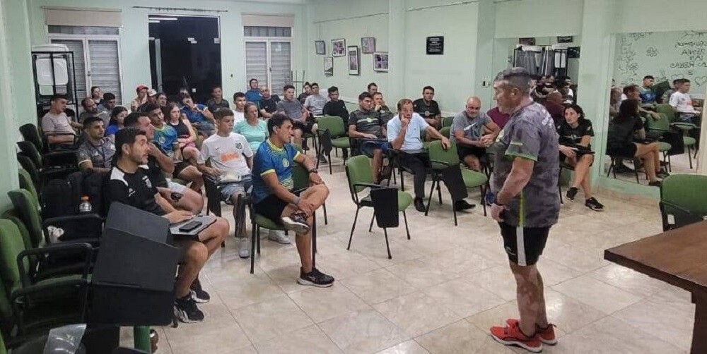 Capacitaron a árbitros y dirigentes de la Liga Reconquistense