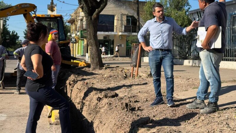 Avellaneda avanza en la mejora del desagüe en Calle 10
