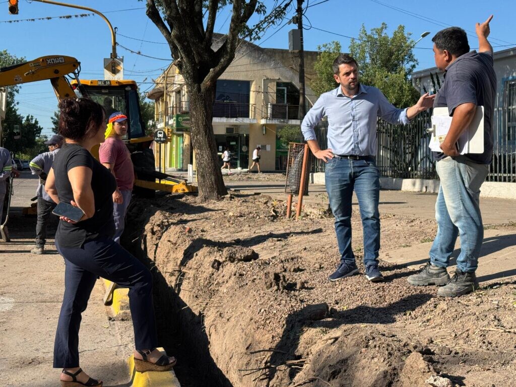 Avellaneda avanza en la mejora del desagüe en Calle 10