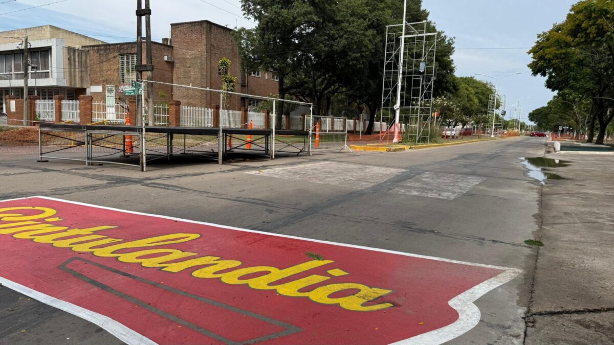 Preparan la primera noche de los Carnavales 2025